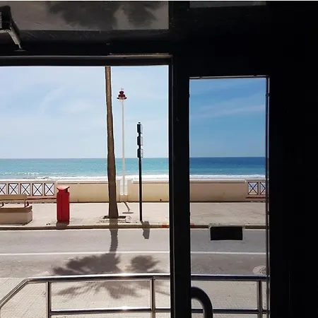 Romantica Vista Al Paseo Maritimo De * Cádiz