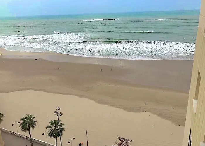 Romantica Vista Al Paseo Maritimo De * 加的斯