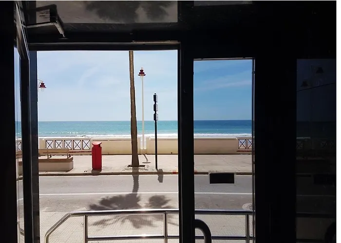 Romantica Vista Al Paseo Maritimo De * Cádiz