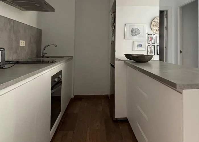 Romantica Vista Al Paseo Maritimo De *