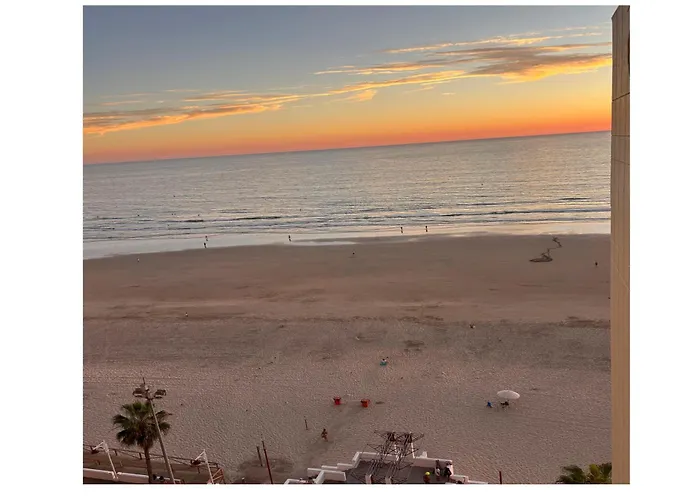 Romantica Vista Al Paseo Maritimo De