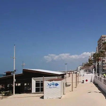 Romantica Vista Al Paseo Maritimo De *