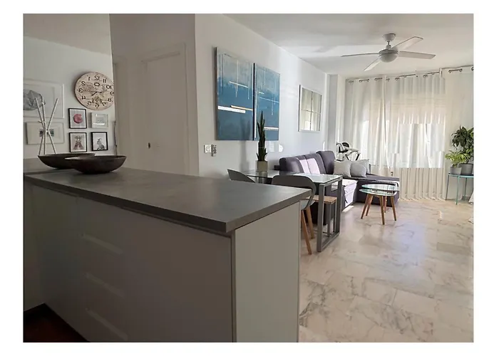 Romantica Vista Al Paseo Maritimo De